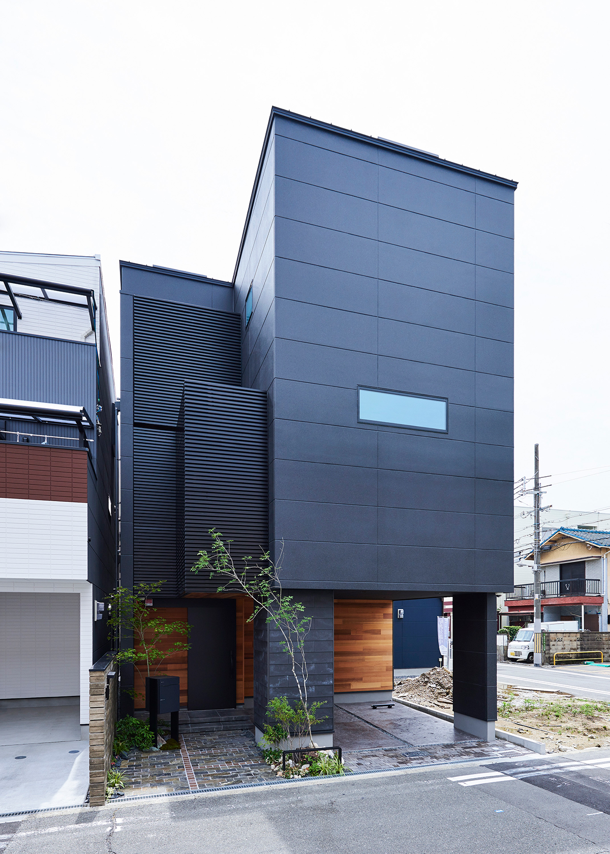 木の質感が映える外観