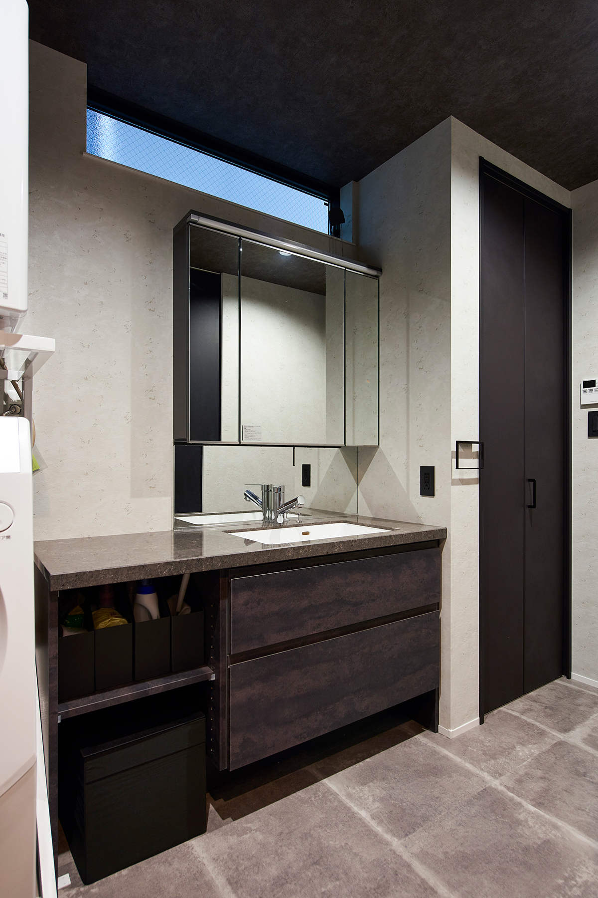 木の質感が映える外観