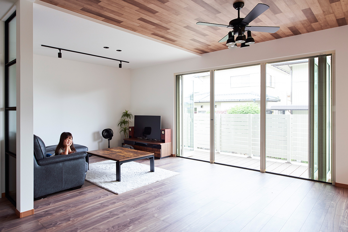 空間の広がりを感じる、快適な住まい