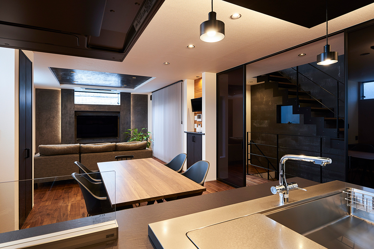 木の質感が映える外観