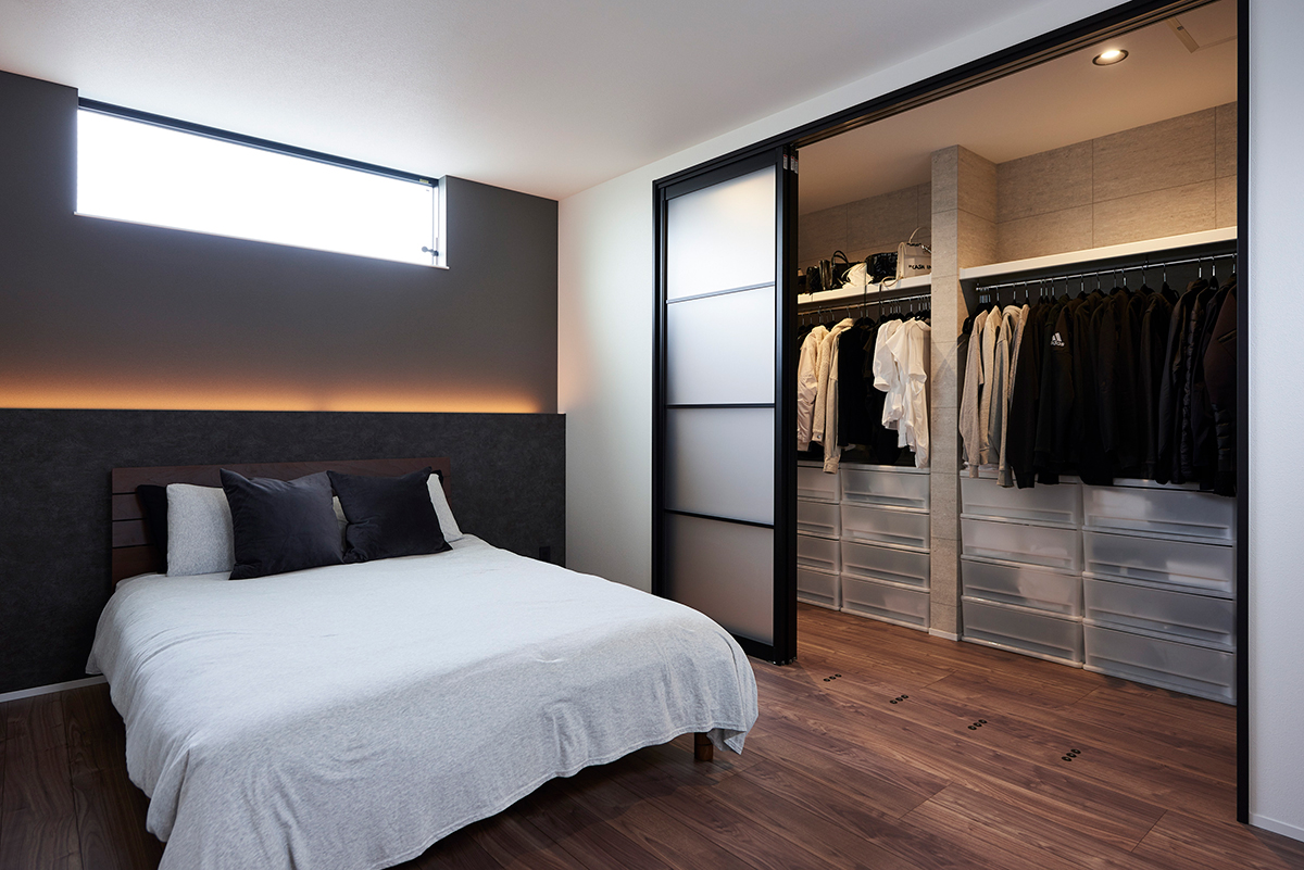 木の質感が映える外観