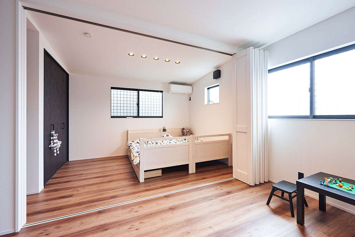 木の質感が映える外観