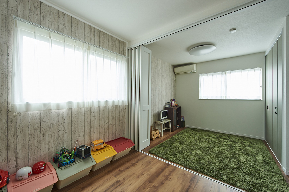 雑貨が映えるラスティックモダンな家