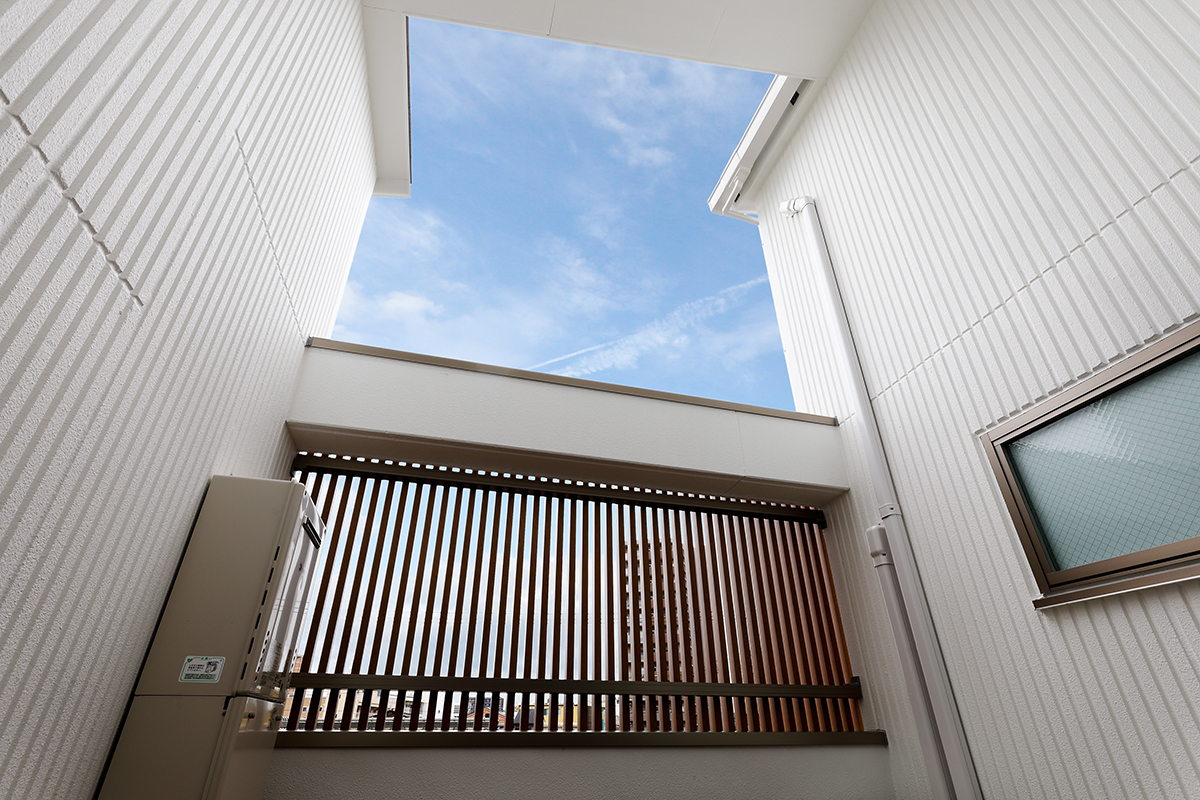 白を基調に木のぬくもりのある家