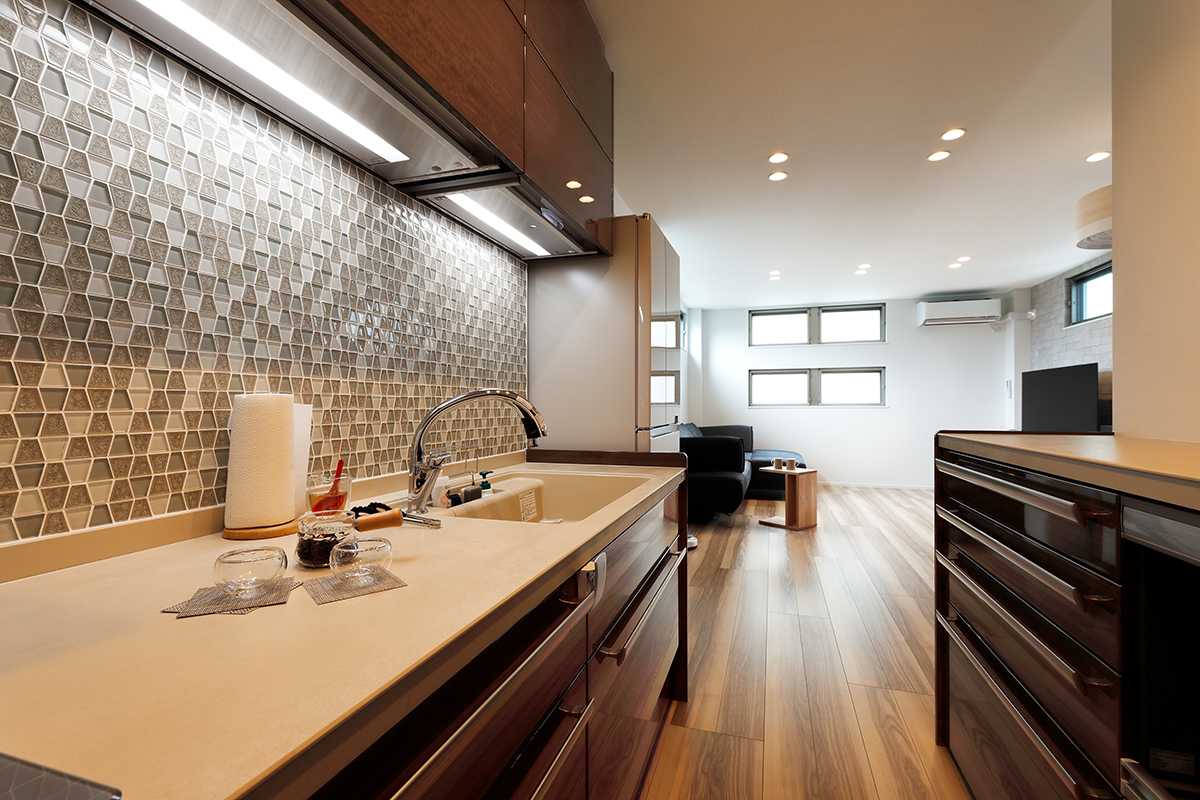 白を基調に木のぬくもりのある家