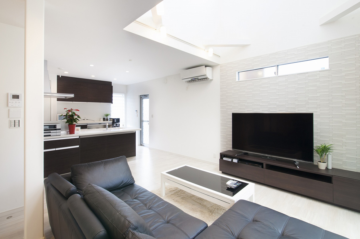 陽が射し込むハコの家