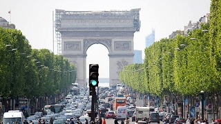 シャンゼリゼ通り|パリのセーヌ河岸320×320