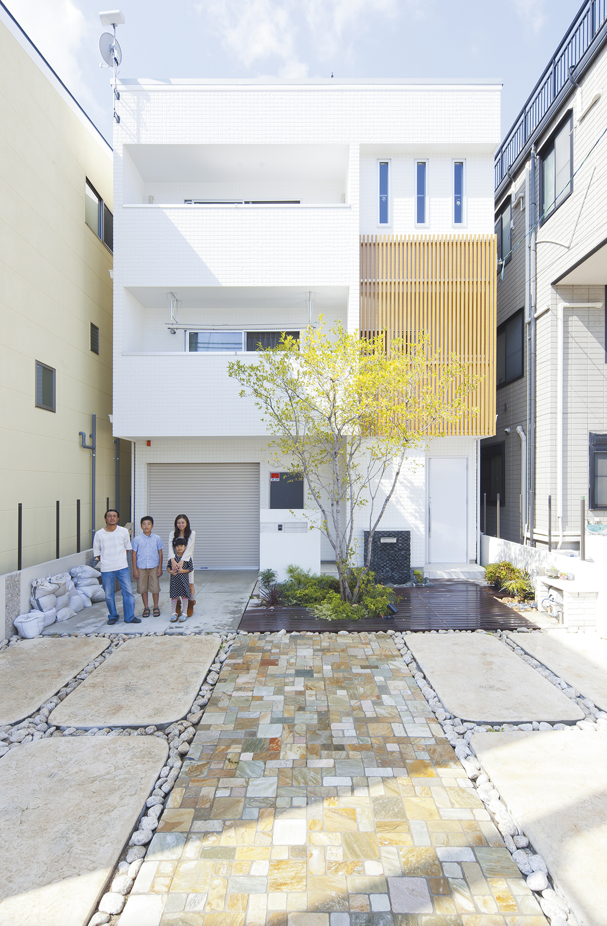 利休梅を望む家