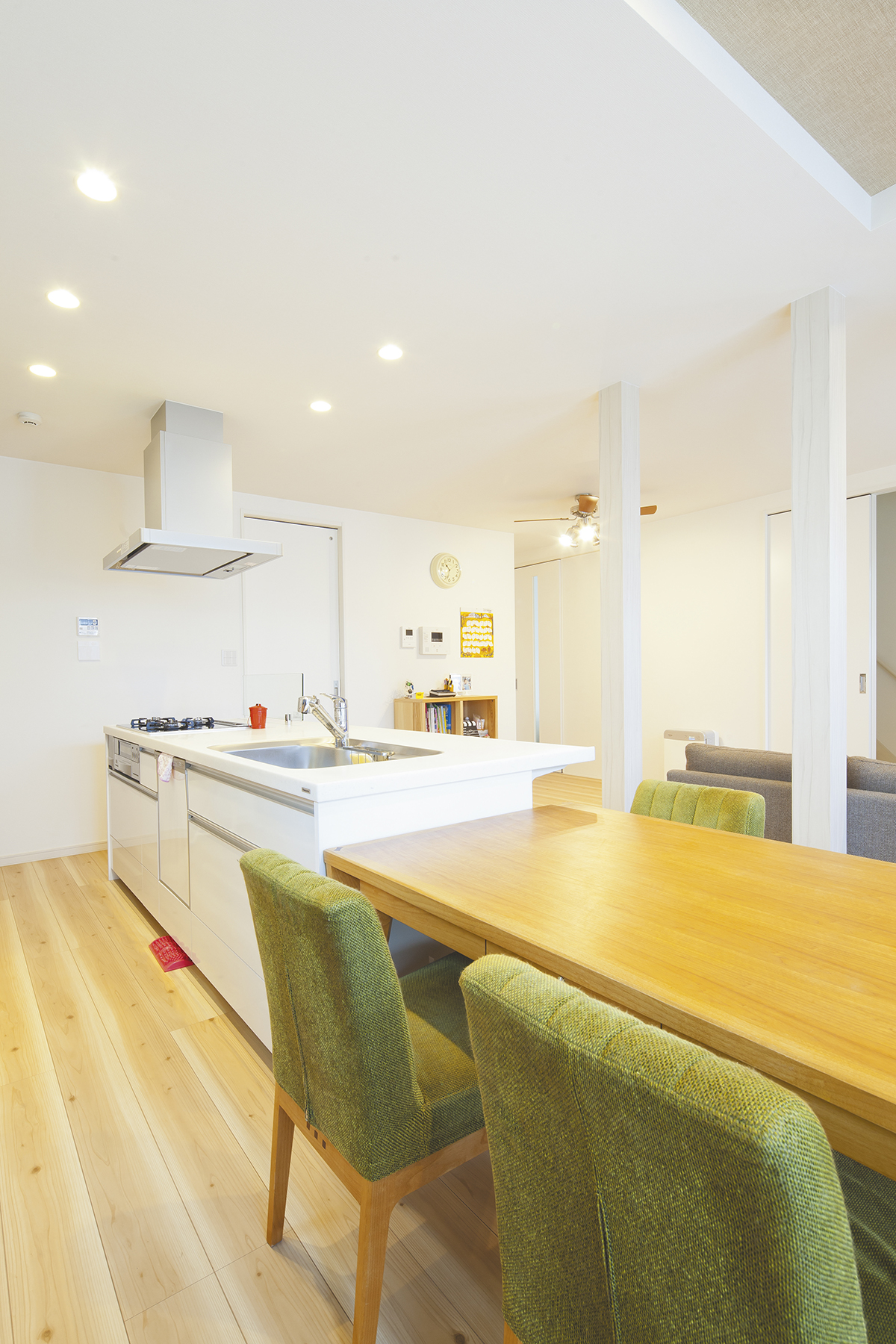 利休梅を望む家